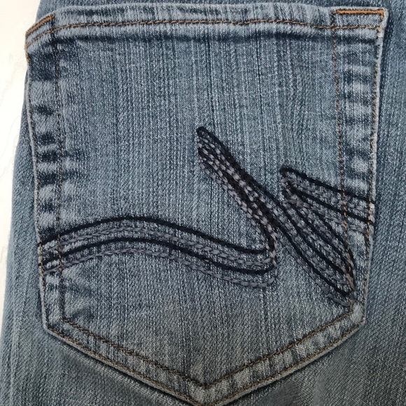 Daisy Fuentes boot cut naturally distressed clean worn jeans - Picture 5 of 9